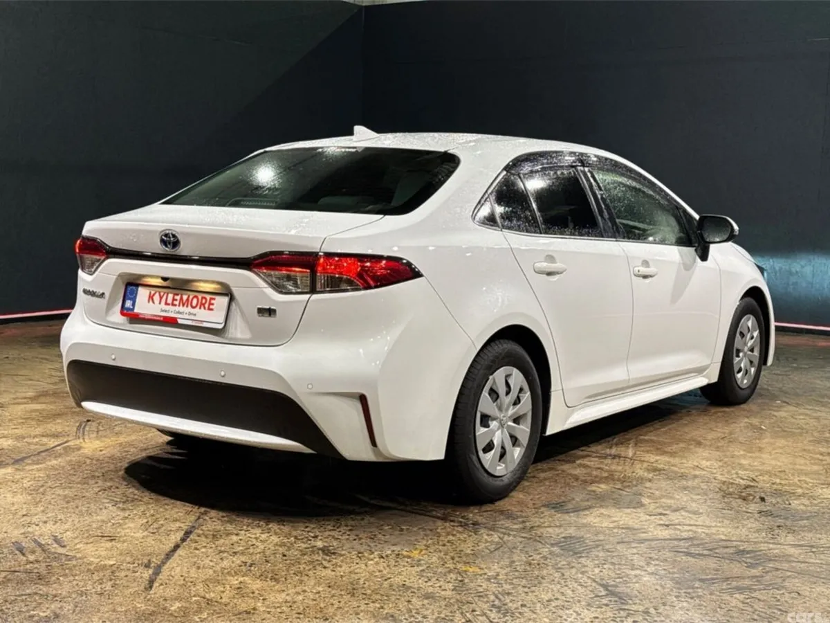 Toyota Corolla Saloon, Petrol Hybrid, 2022, White