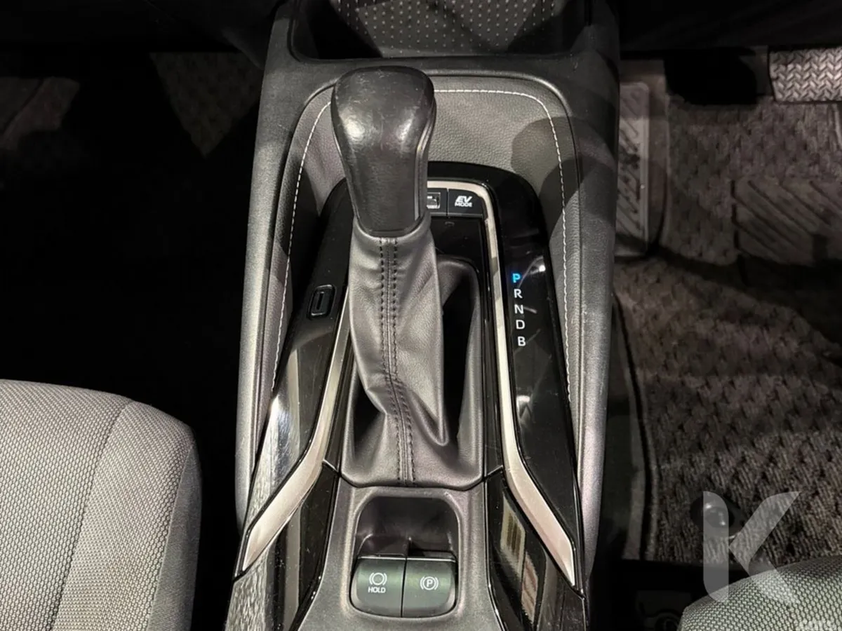 Toyota Corolla Saloon, Petrol Hybrid, 2022, White
