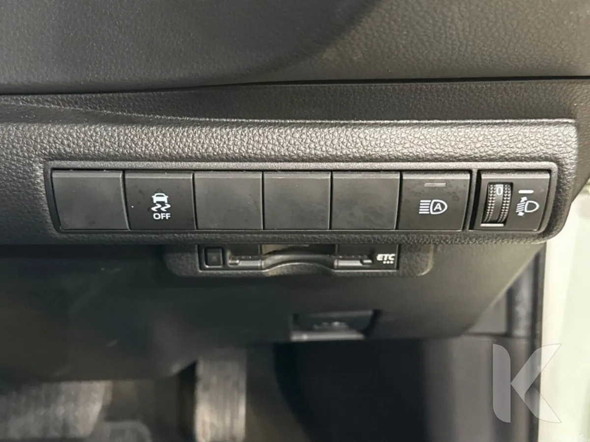 Toyota Corolla Saloon, Petrol Hybrid, 2022, White