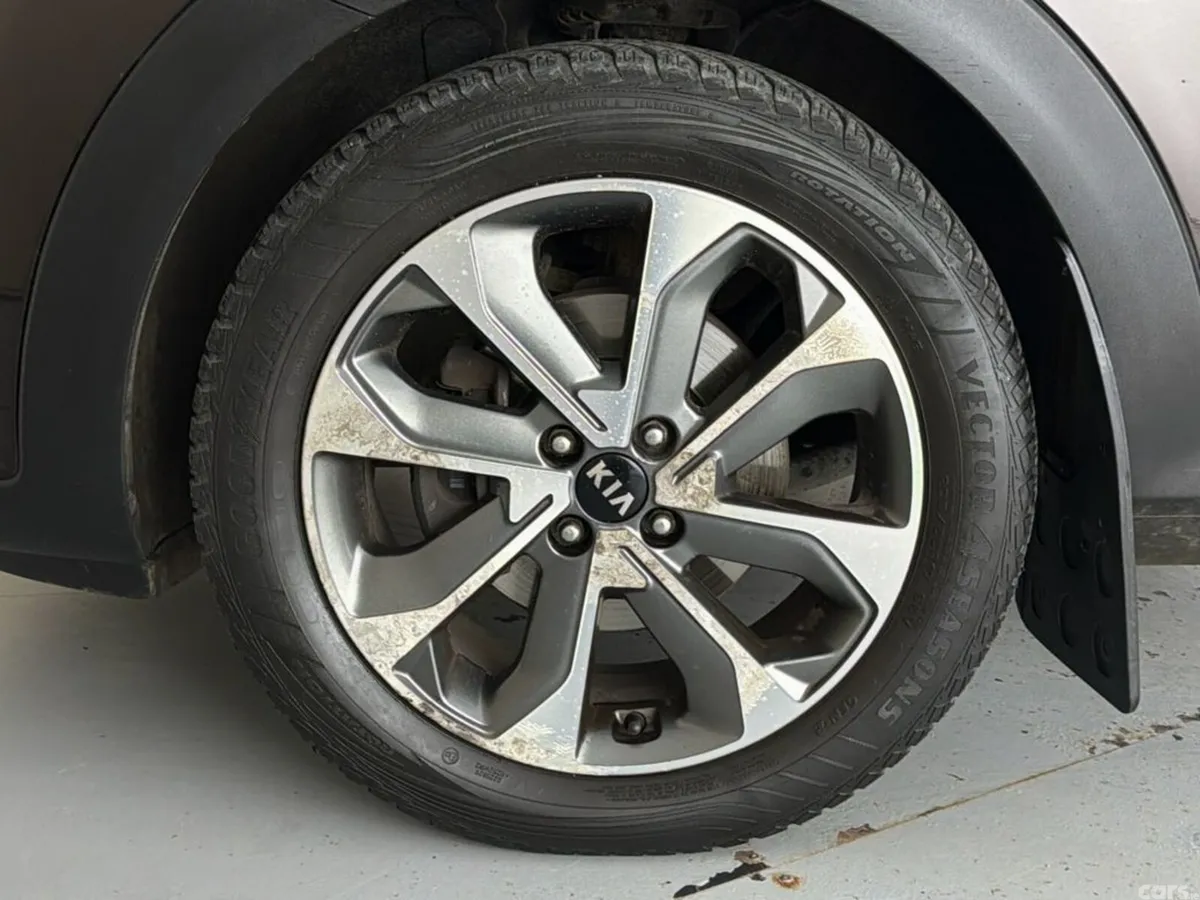 Kia Stonic Hatchback, Diesel, 2019, Brown