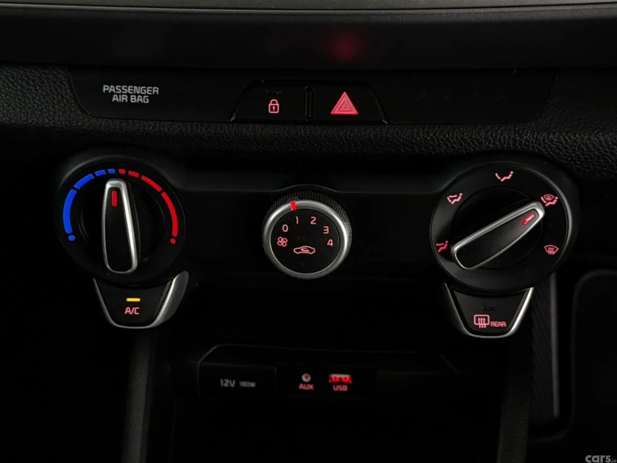Kia Stonic Hatchback, Diesel, 2019, Brown