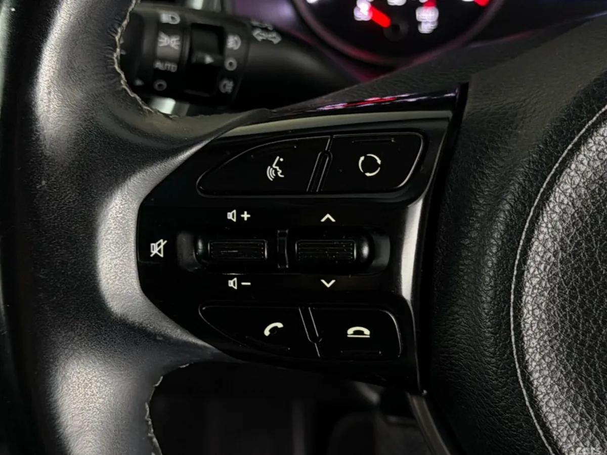 Kia Stonic Hatchback, Diesel, 2019, Brown