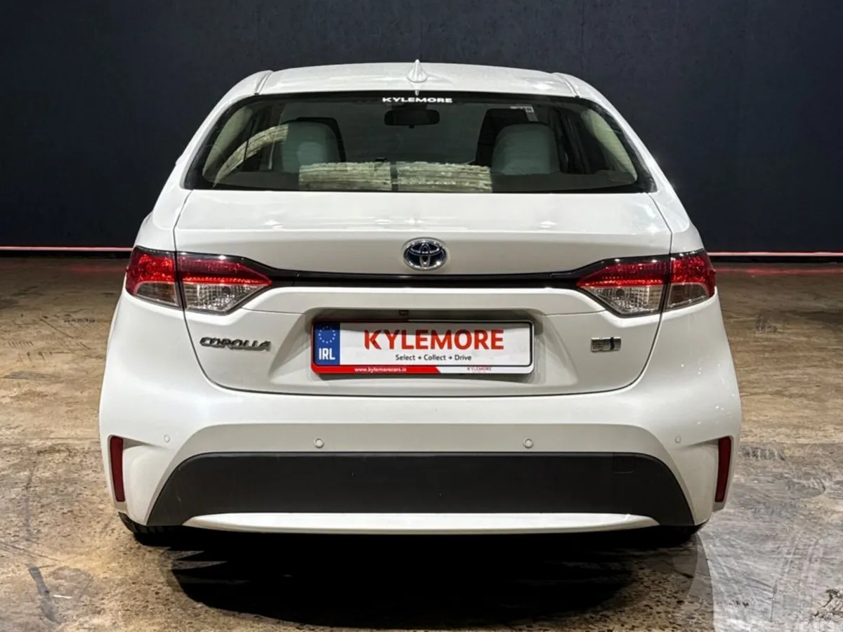 Toyota Corolla Saloon, Petrol Hybrid, 2020, White