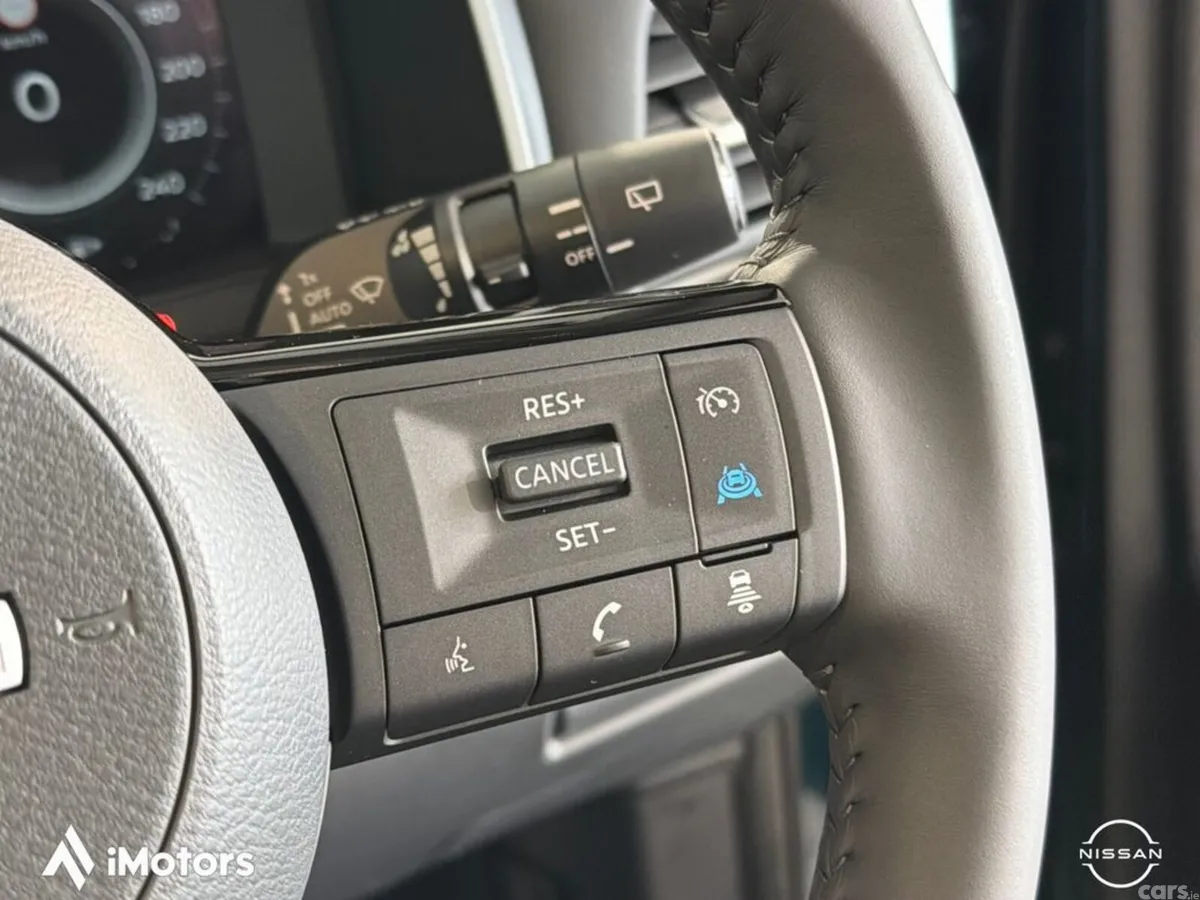 Nissan Qashqai SUV, Petrol Hybrid, 2027, Green