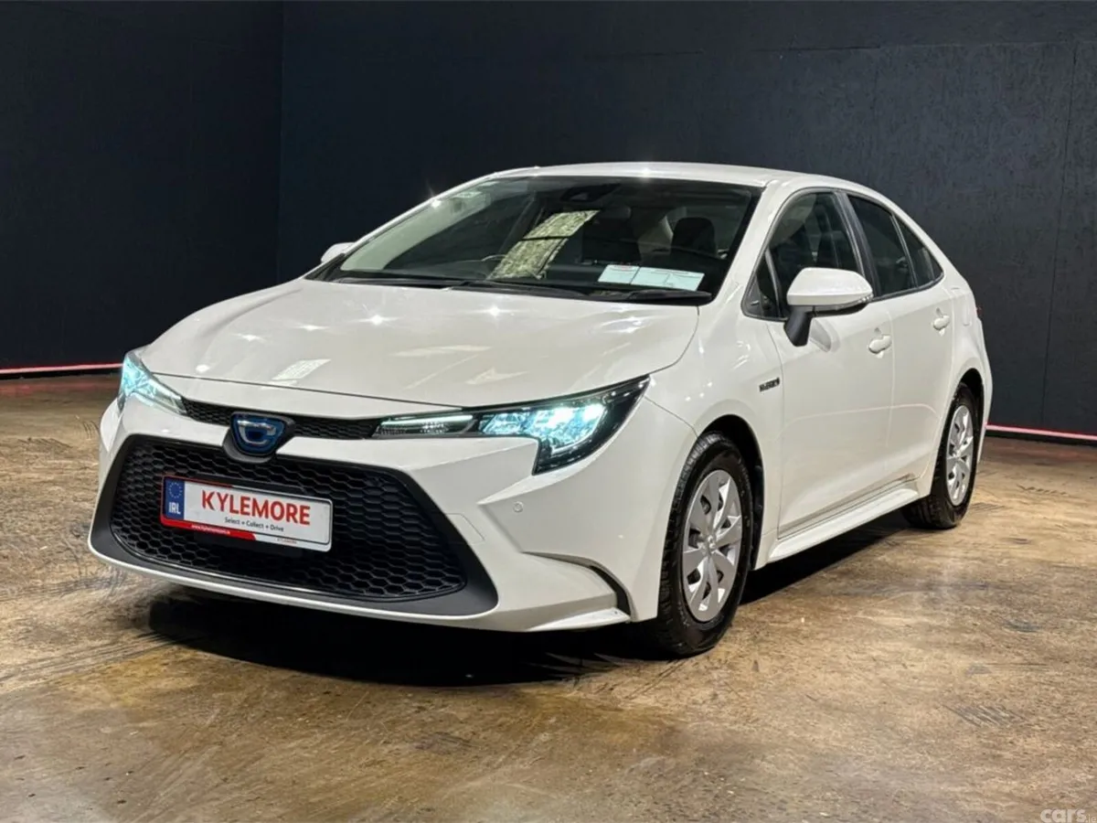 Toyota Corolla Saloon, Petrol Hybrid, 2020, White