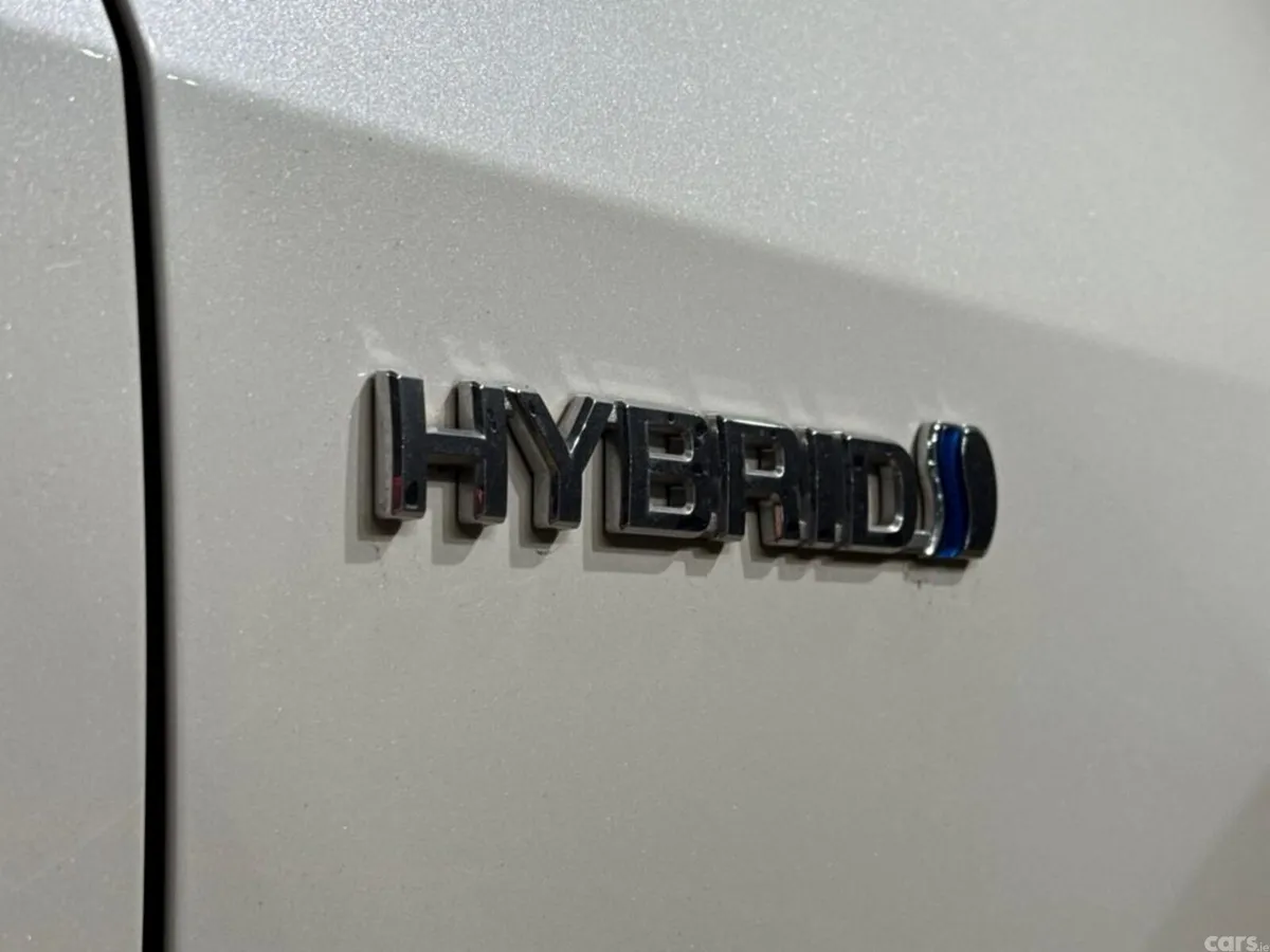 Toyota Corolla Saloon, Petrol Hybrid, 2020, White