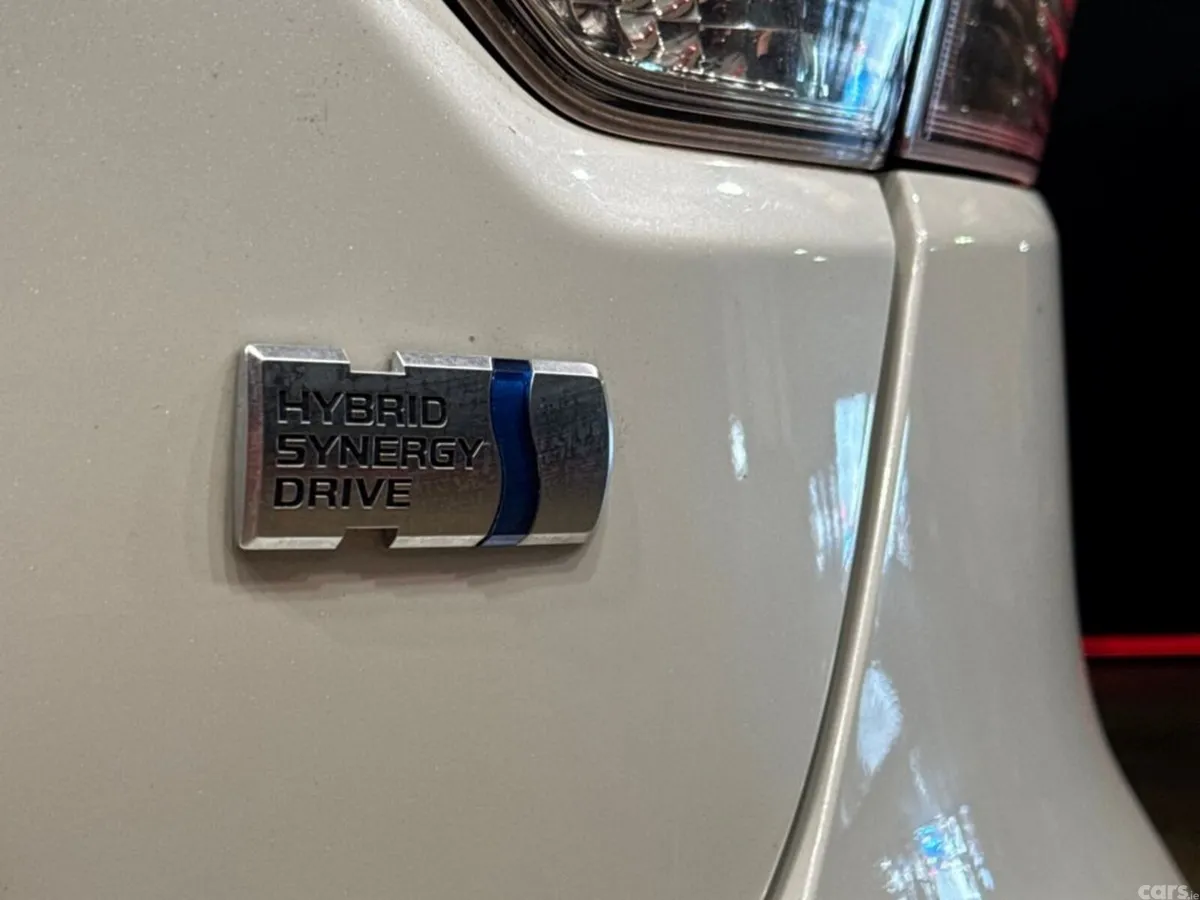 Toyota Corolla Saloon, Petrol Hybrid, 2020, White