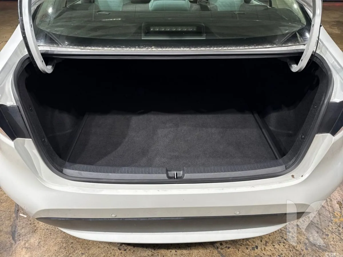 Toyota Corolla Saloon, Petrol Hybrid, 2020, White