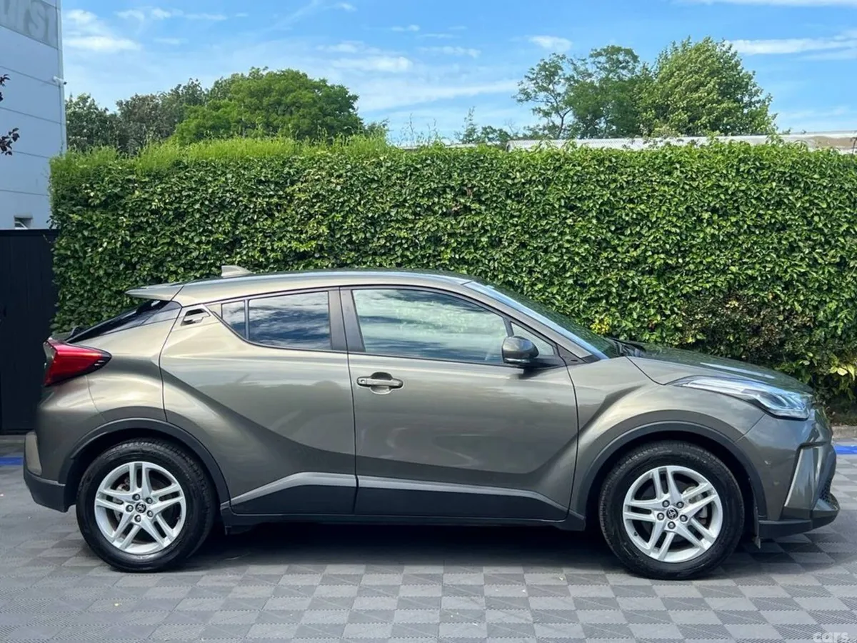 Toyota C-HR SUV, Petrol Hybrid, 2022, Green