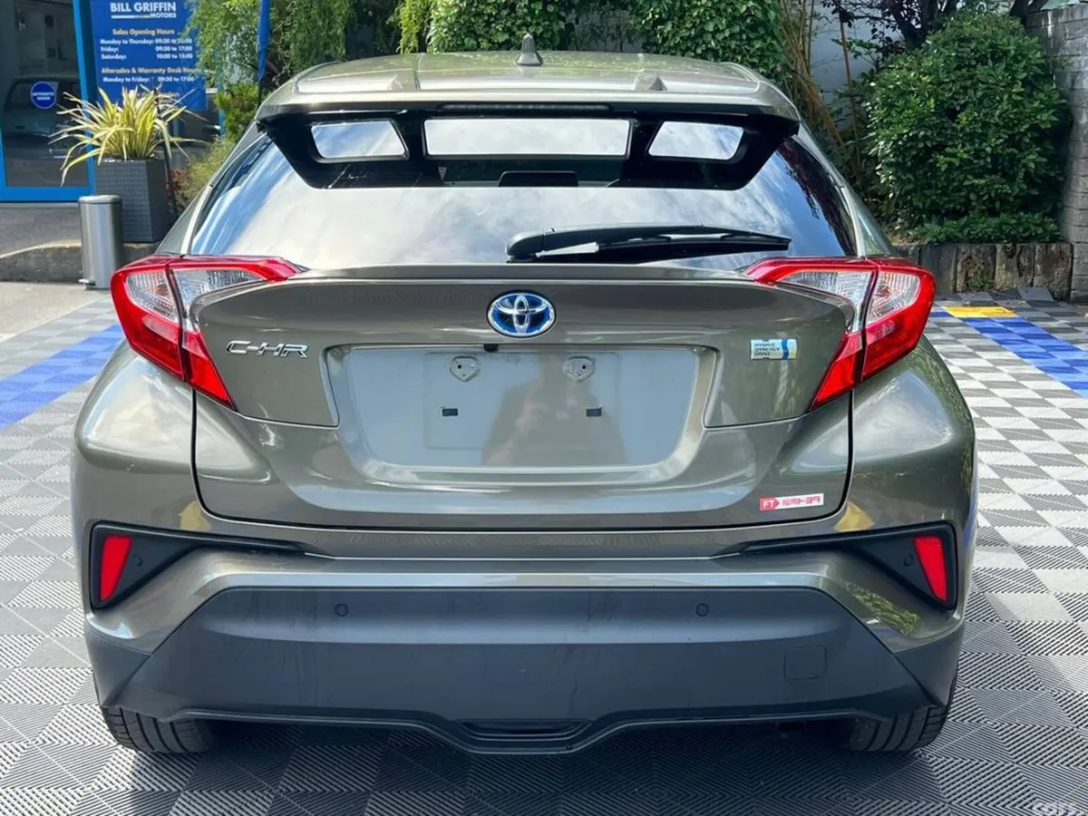 Toyota C-HR SUV, Petrol Hybrid, 2022, Green