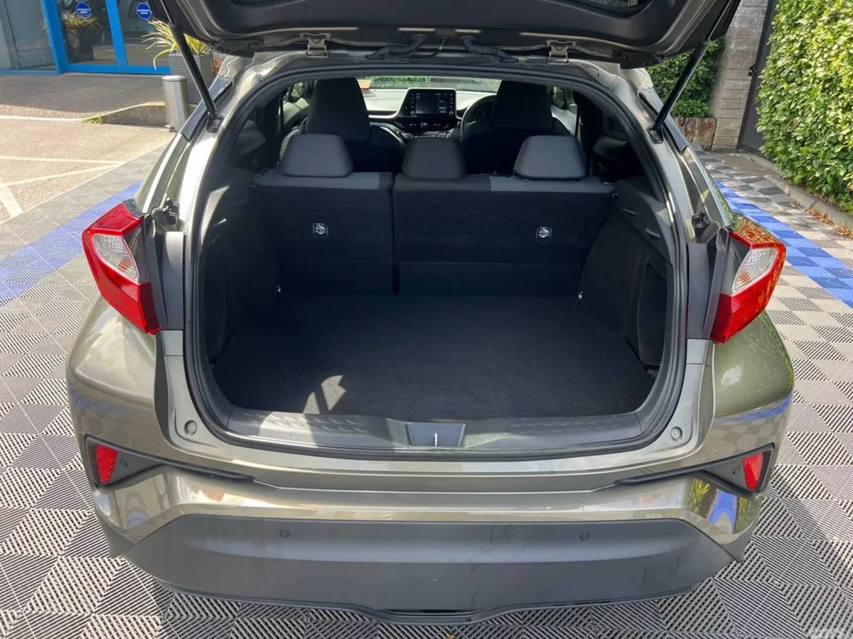 Toyota C-HR SUV, Petrol Hybrid, 2022, Green