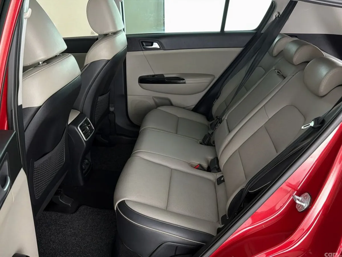 Kia Sportage SUV, Diesel Hybrid, 2021, Red
