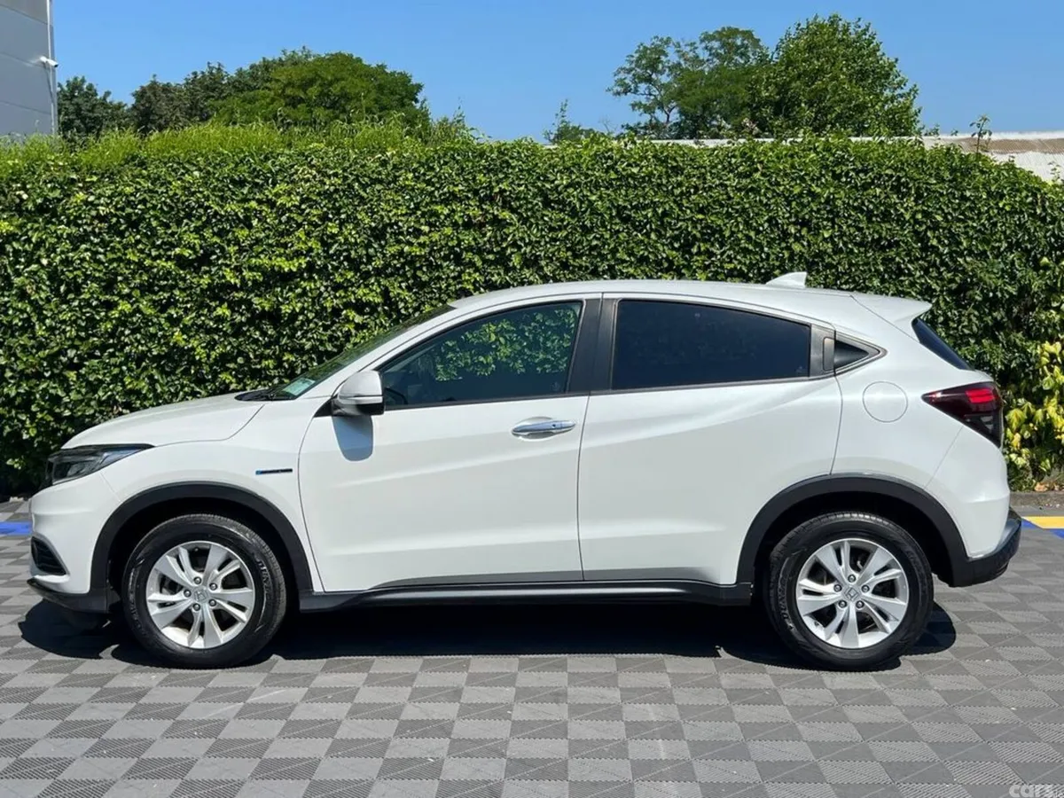 Honda Vezel SUV, Petrol Hybrid, 2021, White