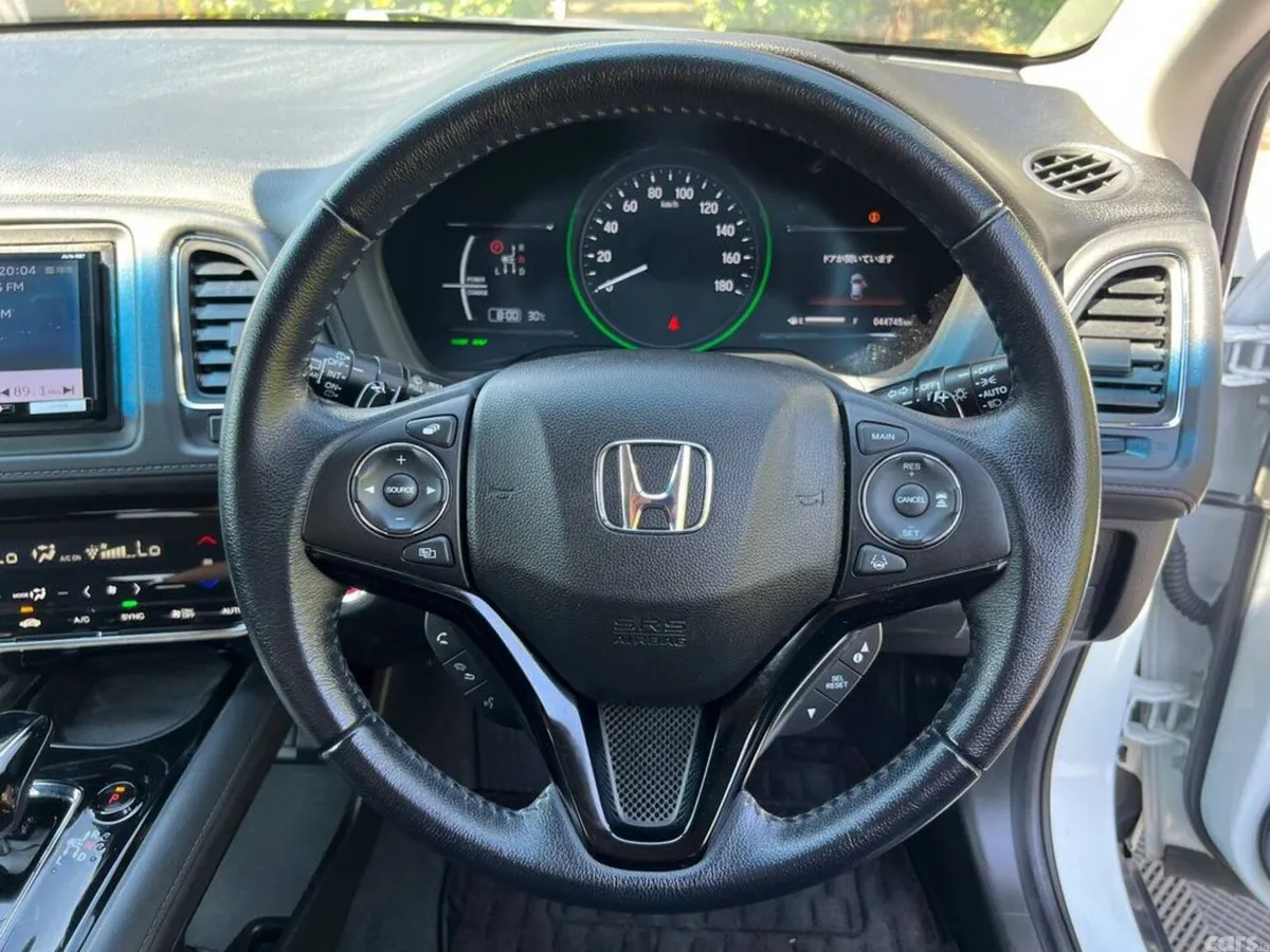 Honda Vezel SUV, Petrol Hybrid, 2021, White