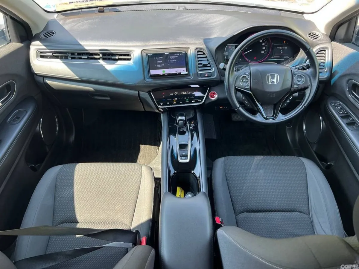 Honda Vezel SUV, Petrol Hybrid, 2021, White