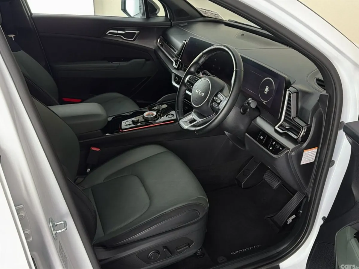 Kia Sportage SUV, Petrol Plug-in Hybrid, 2025, White