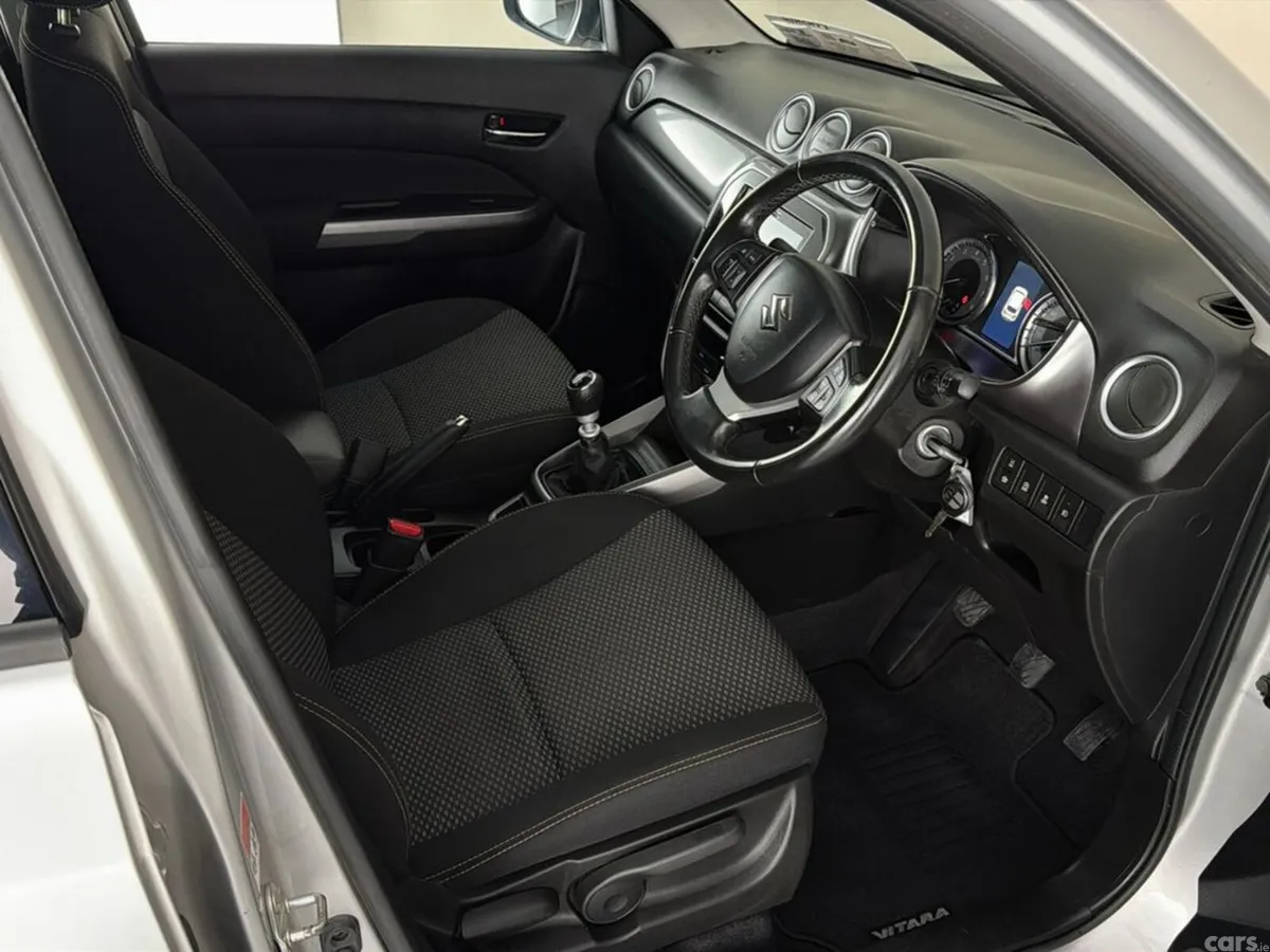 Suzuki Vitara SUV, Petrol, 2021, Silver