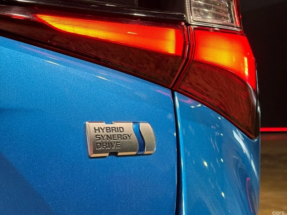 Toyota Prius Saloon, Petrol Hybrid, 2020, Blue