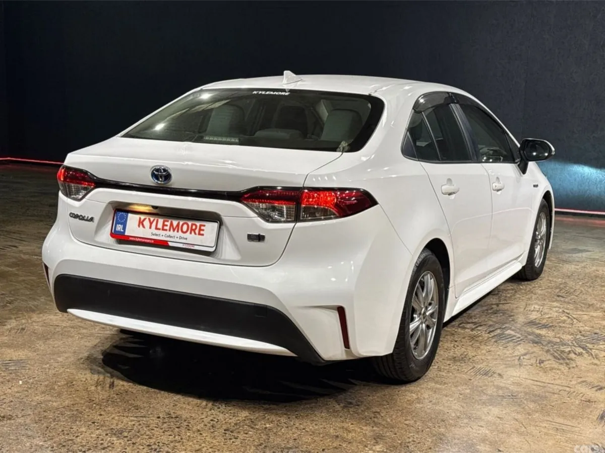 Toyota Corolla Saloon, Petrol Hybrid, 2020, White