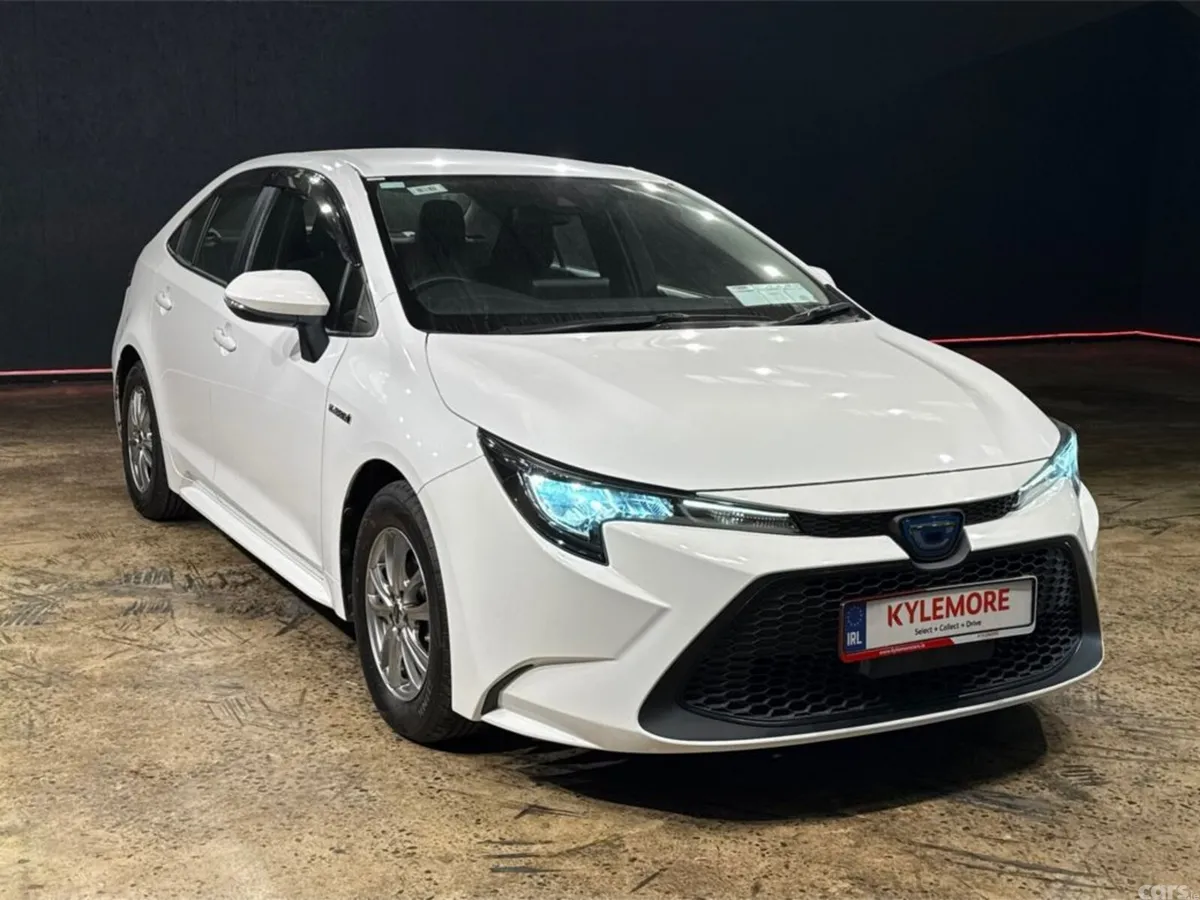 Toyota Corolla Saloon, Petrol Hybrid, 2020, White