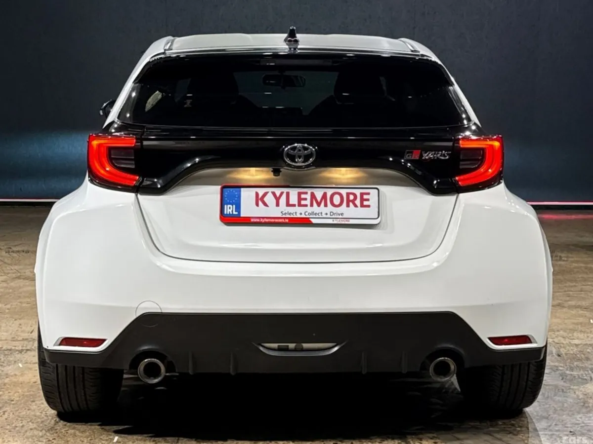 Toyota Yaris Hatchback, Petrol, 2021, White