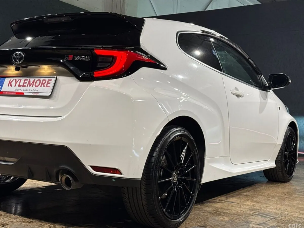 Toyota Yaris Hatchback, Petrol, 2021, White