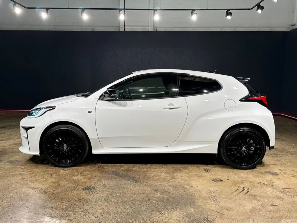 Toyota Yaris Hatchback, Petrol, 2021, White