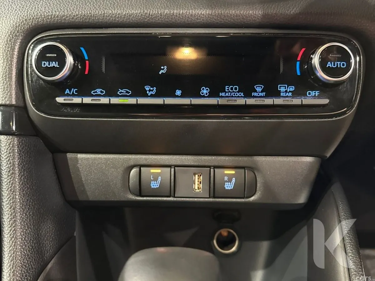 Toyota Yaris Hatchback, Petrol, 2021, White