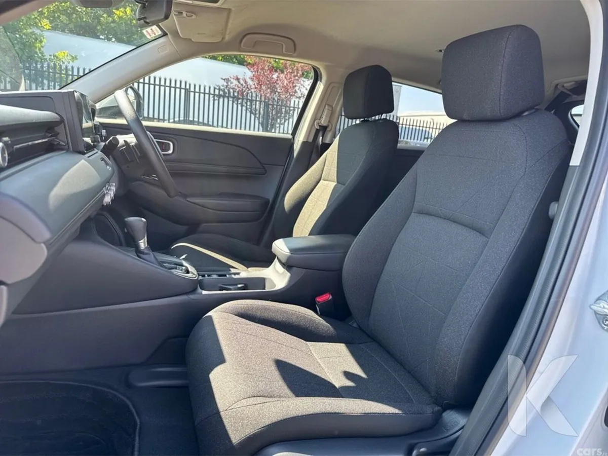 Honda Vezel SUV, Petrol Hybrid, 2023, White