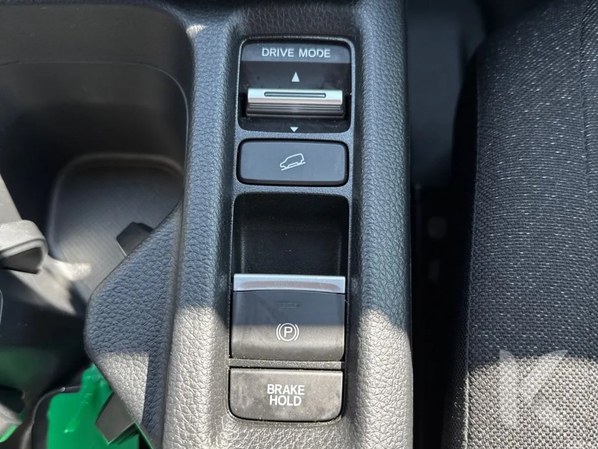 Honda Vezel SUV, Petrol Hybrid, 2023, White