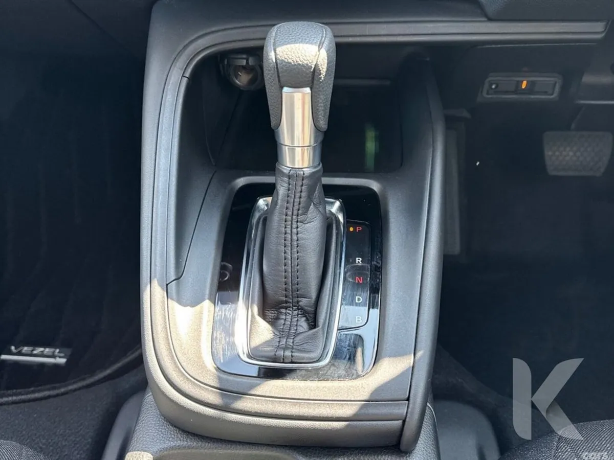 Honda Vezel SUV, Petrol Hybrid, 2023, White