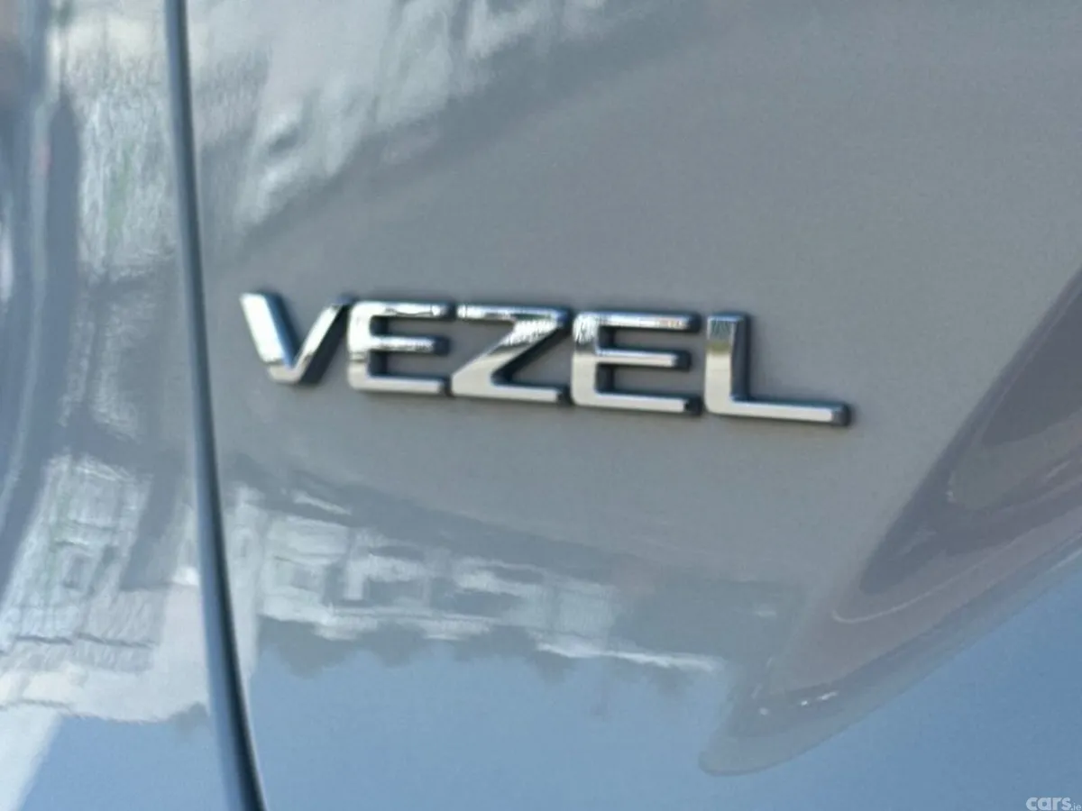 Honda Vezel SUV, Petrol Hybrid, 2023, White