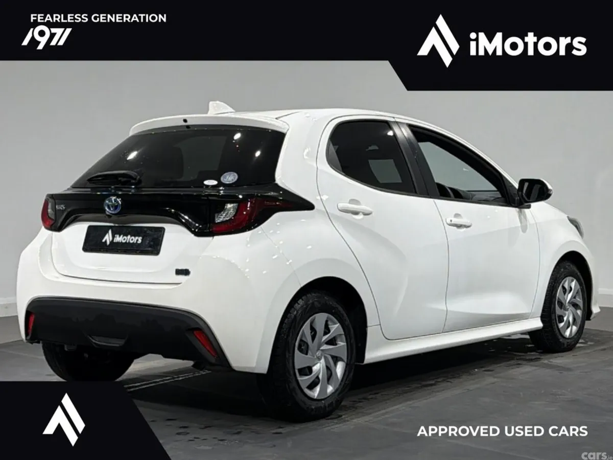 Toyota Yaris Hatchback, Petrol Hybrid, 2023, White