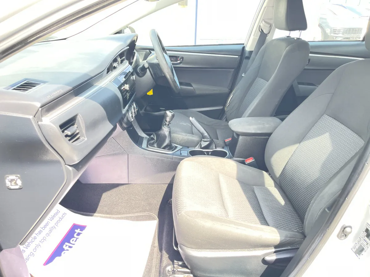 Toyota Corolla Saloon, Diesel, 2014, Silver