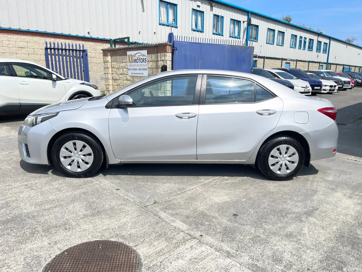 Toyota Corolla Saloon, Diesel, 2014, Silver