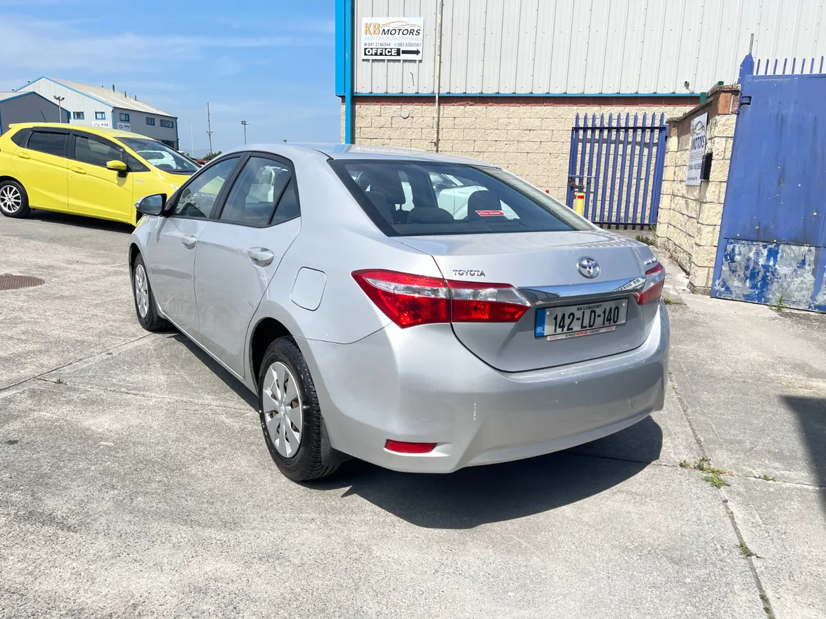 Toyota Corolla Saloon, Diesel, 2014, Silver