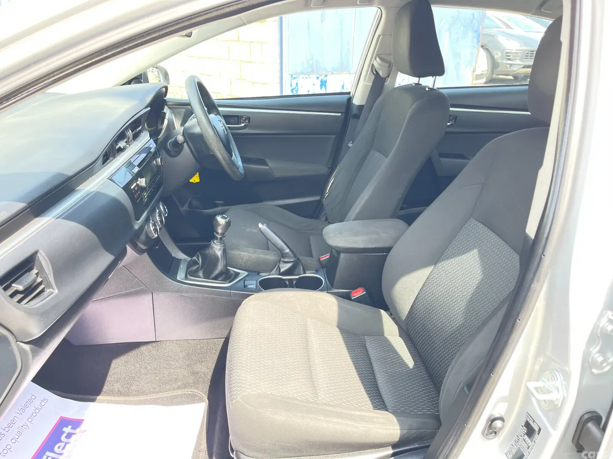 Toyota Corolla Saloon, Diesel, 2014, Silver
