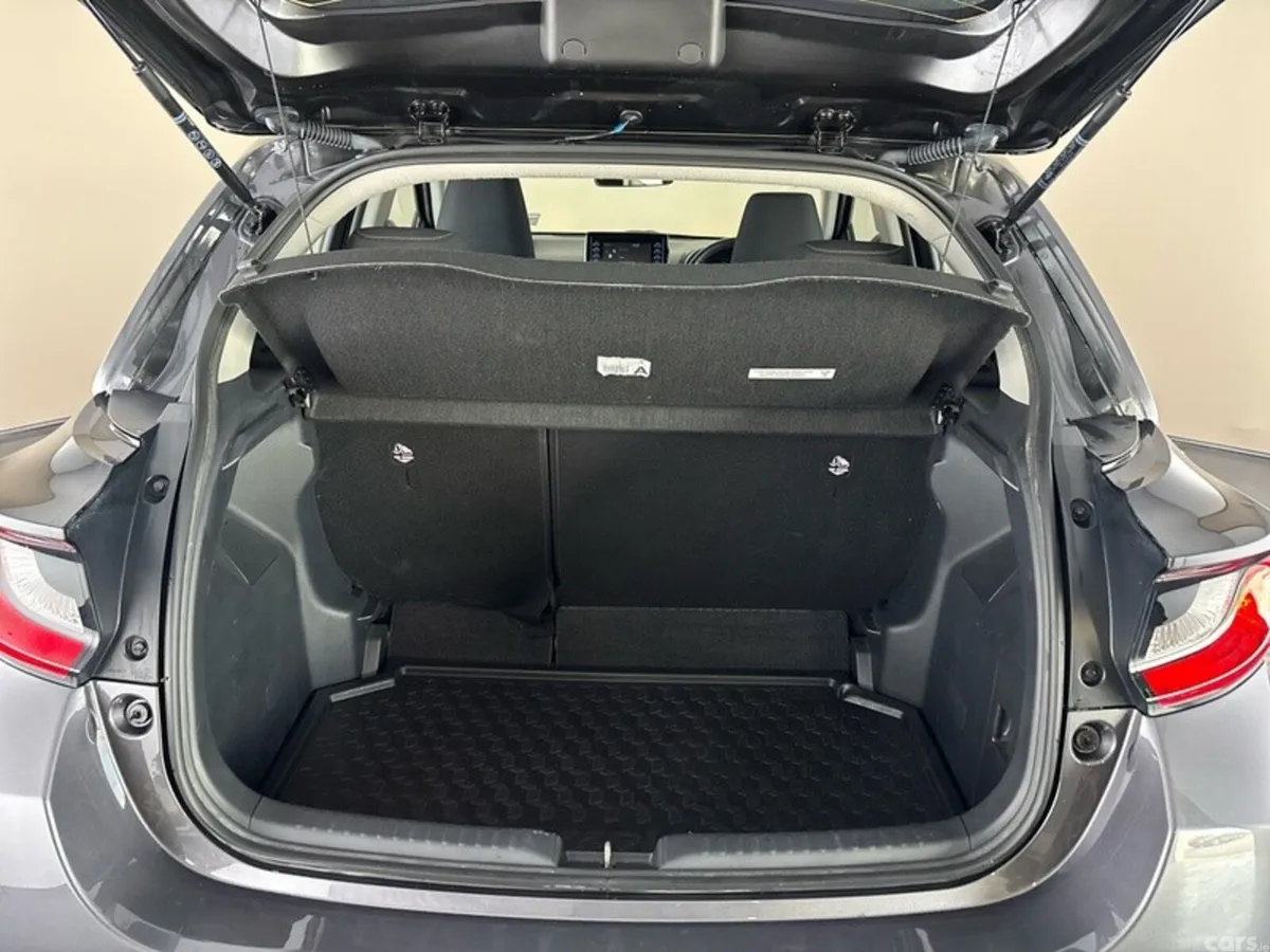 Toyota Yaris Hatchback, Petrol Hybrid, 2023, Grey