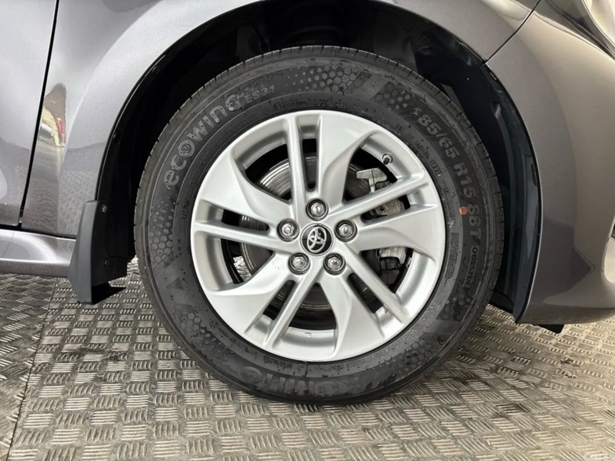 Toyota Yaris Hatchback, Petrol Hybrid, 2023, Grey
