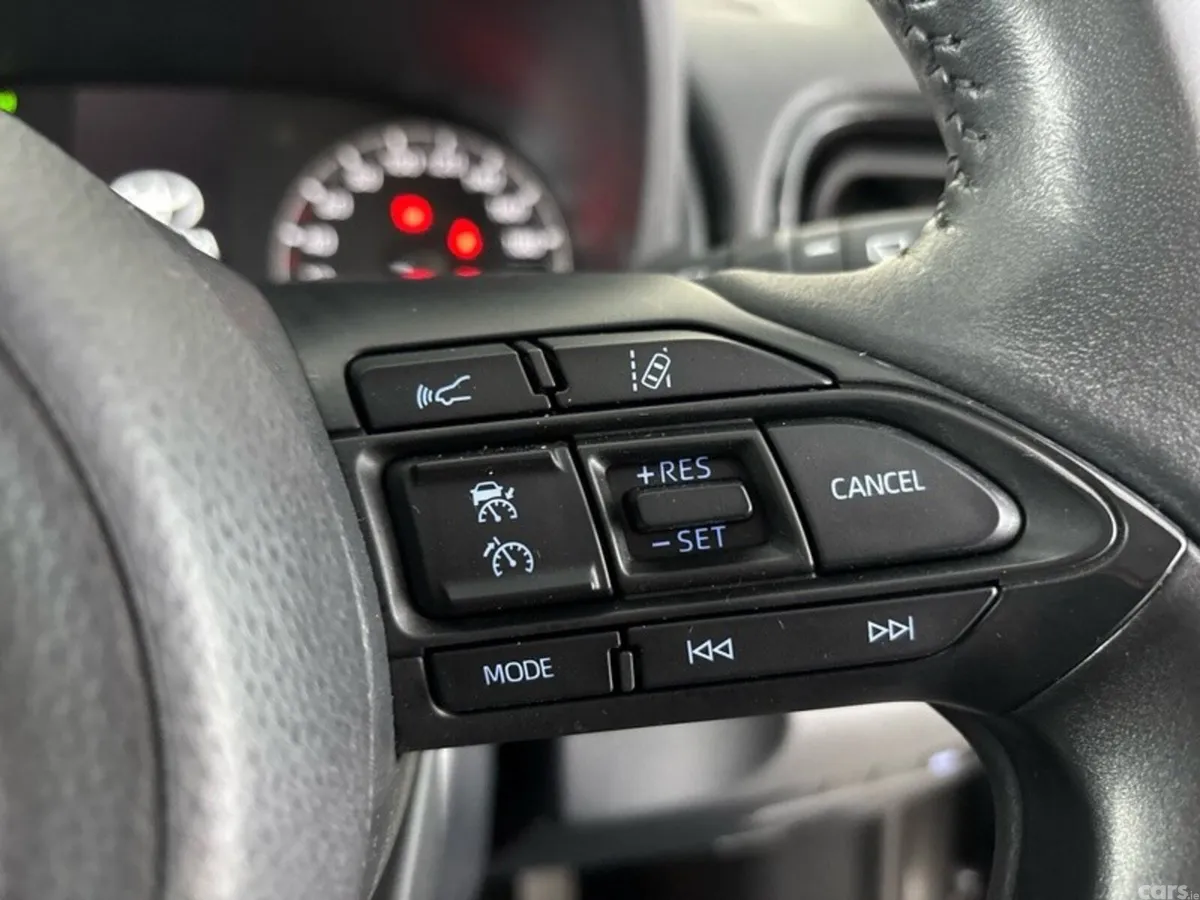 Toyota Yaris Hatchback, Petrol Hybrid, 2023, Grey