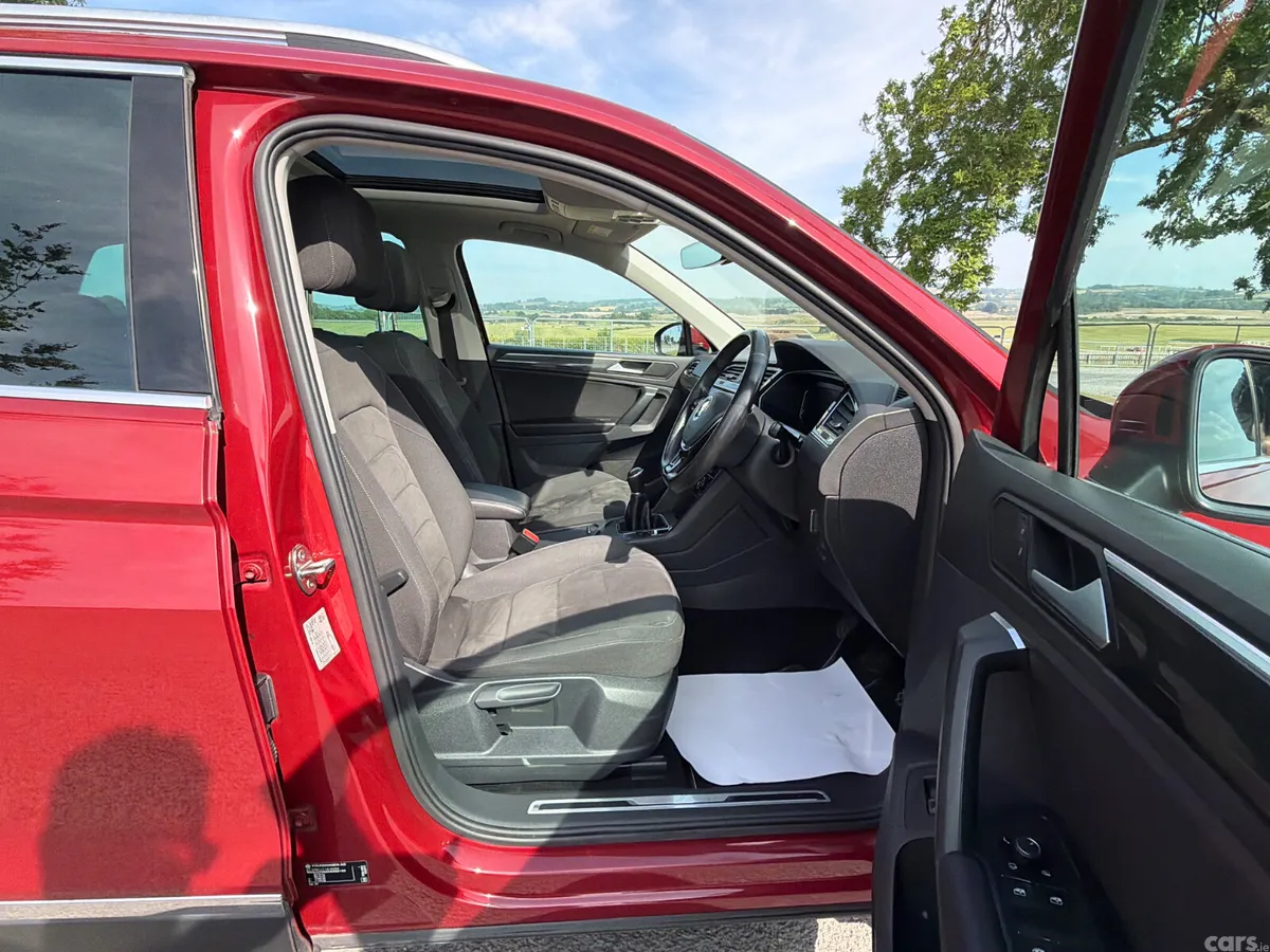 Volkswagen Tiguan SUV, Diesel, 2019, Red