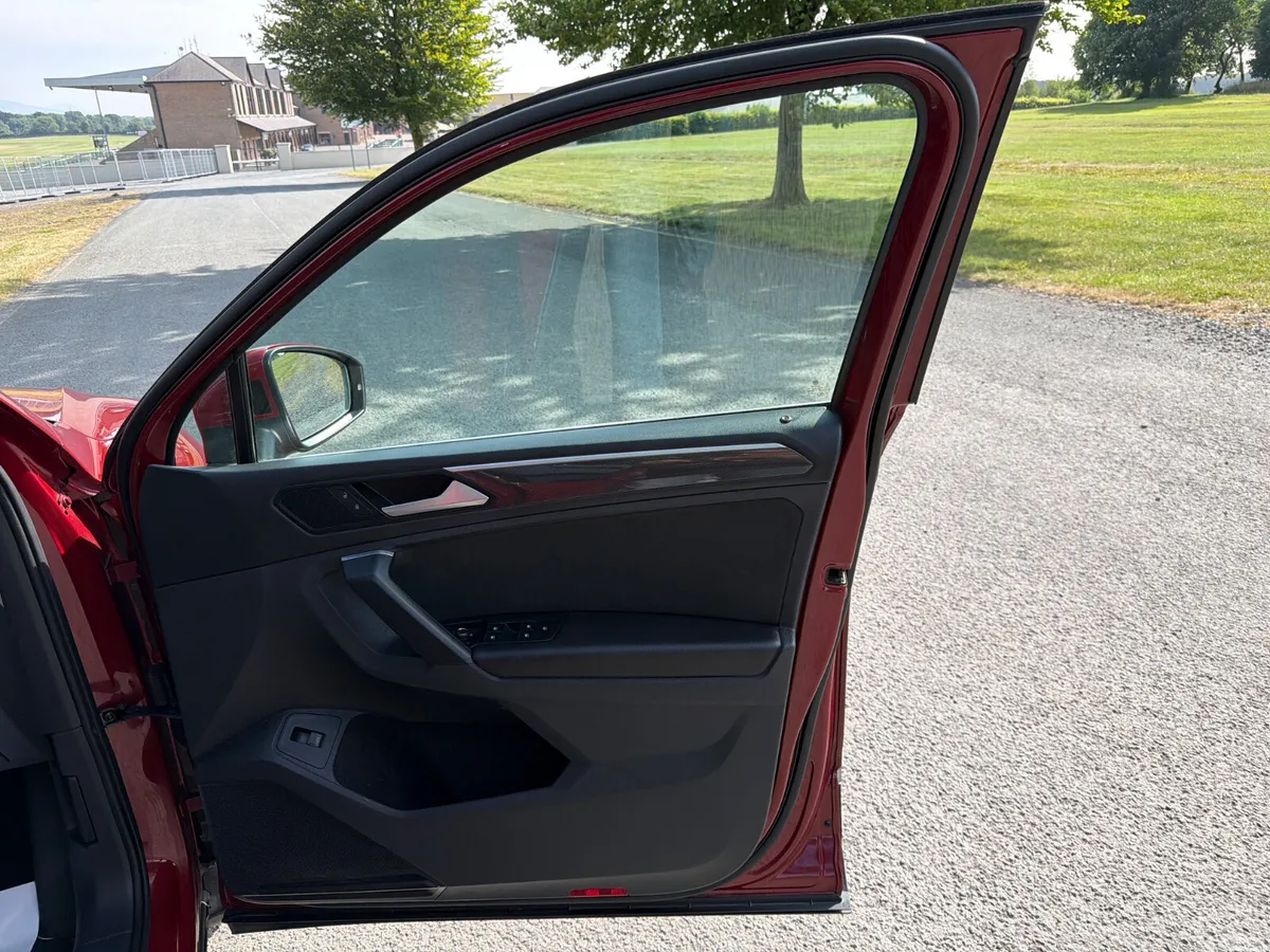 Volkswagen Tiguan SUV, Diesel, 2019, Red