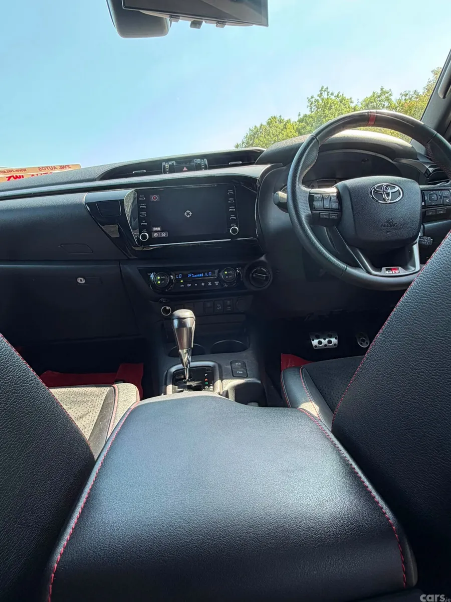 Toyota Hilux Pick Up, Diesel, 2024, White