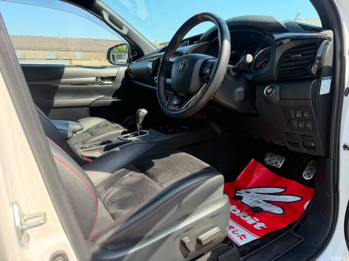 Toyota Hilux Pick Up, Diesel, 2024, White