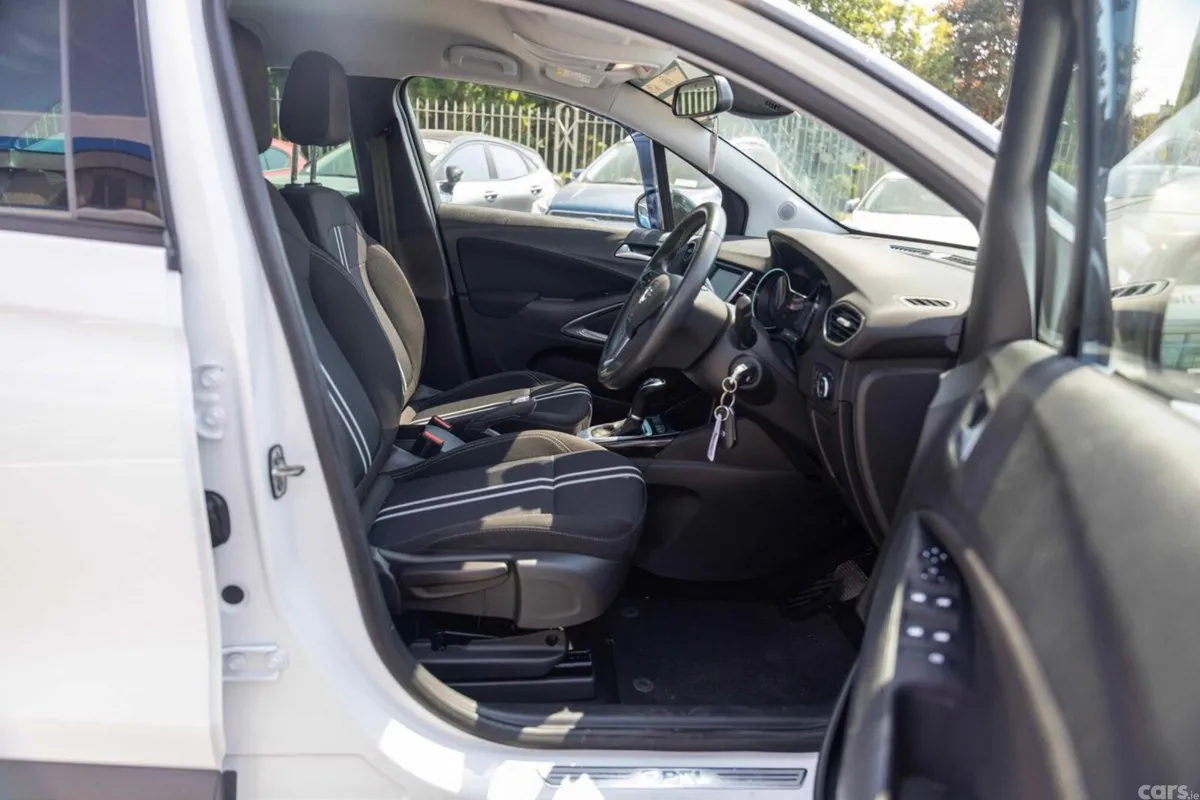 Opel Crossland X SUV, Petrol, 2024, White