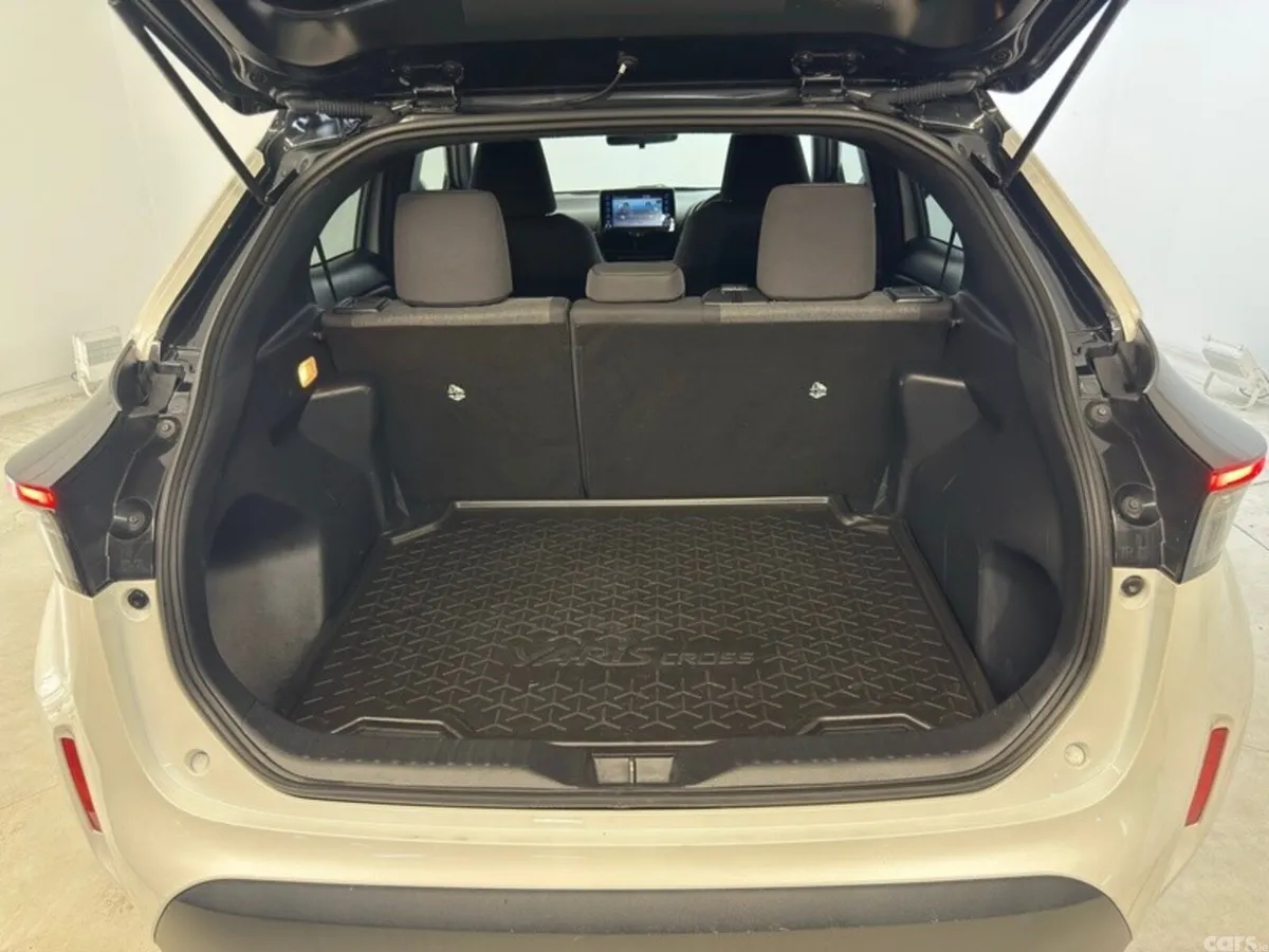 Toyota Yaris Cross SUV, Petrol Hybrid, 2023, White