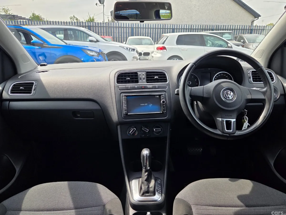 Volkswagen Polo Hatchback, Petrol, 2013, Blue