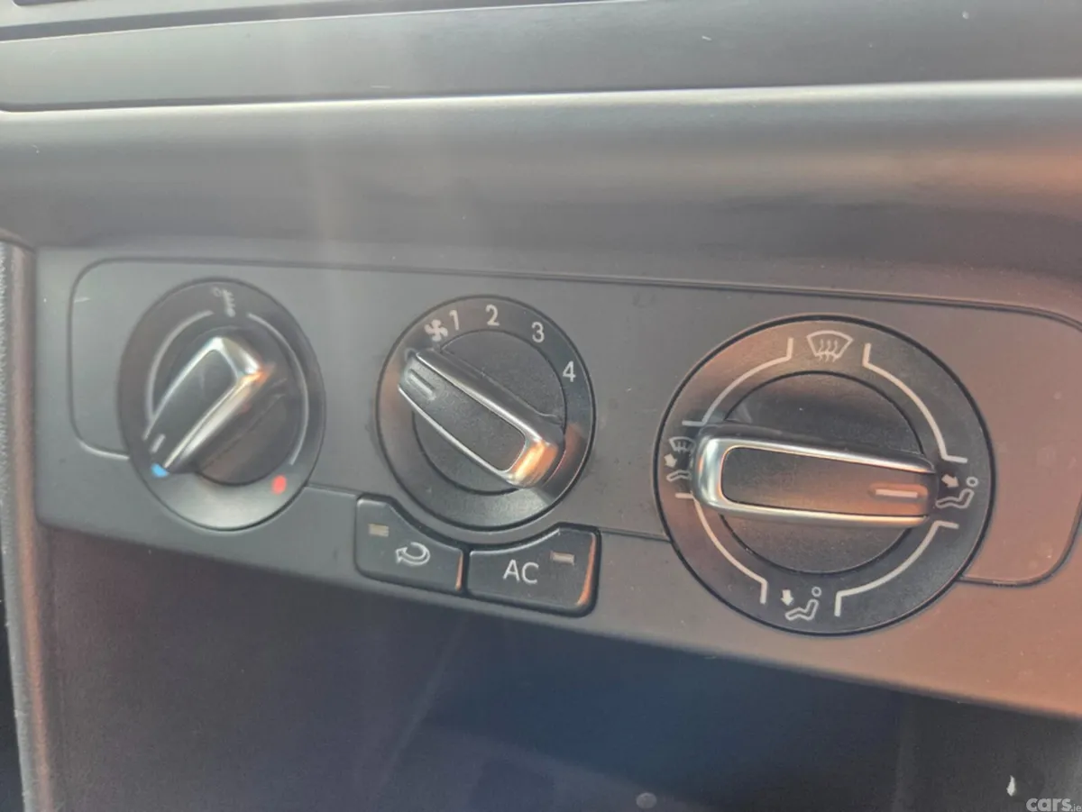 Volkswagen Polo Hatchback, Petrol, 2013, Blue