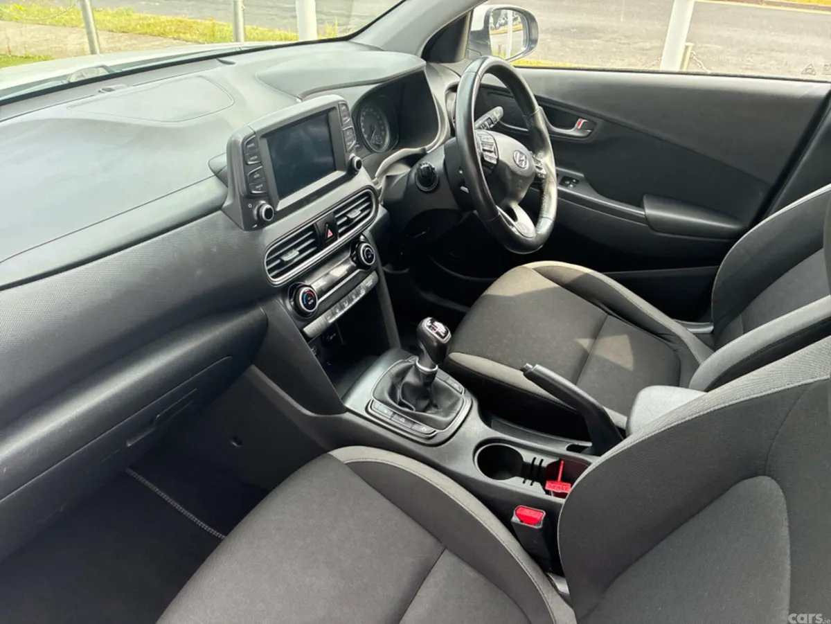 Hyundai KONA MPV, Petrol, 2019, White