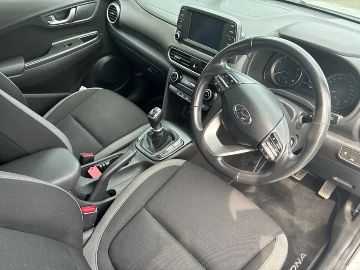 Hyundai KONA MPV, Petrol, 2019, White